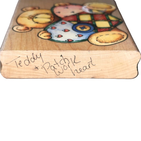 VALENTINE'S DAY TEDDY BEAR HOLDING HEART BUTTON PATCH Rubber Stampede Wood Stamp - Picture 4 of 7
